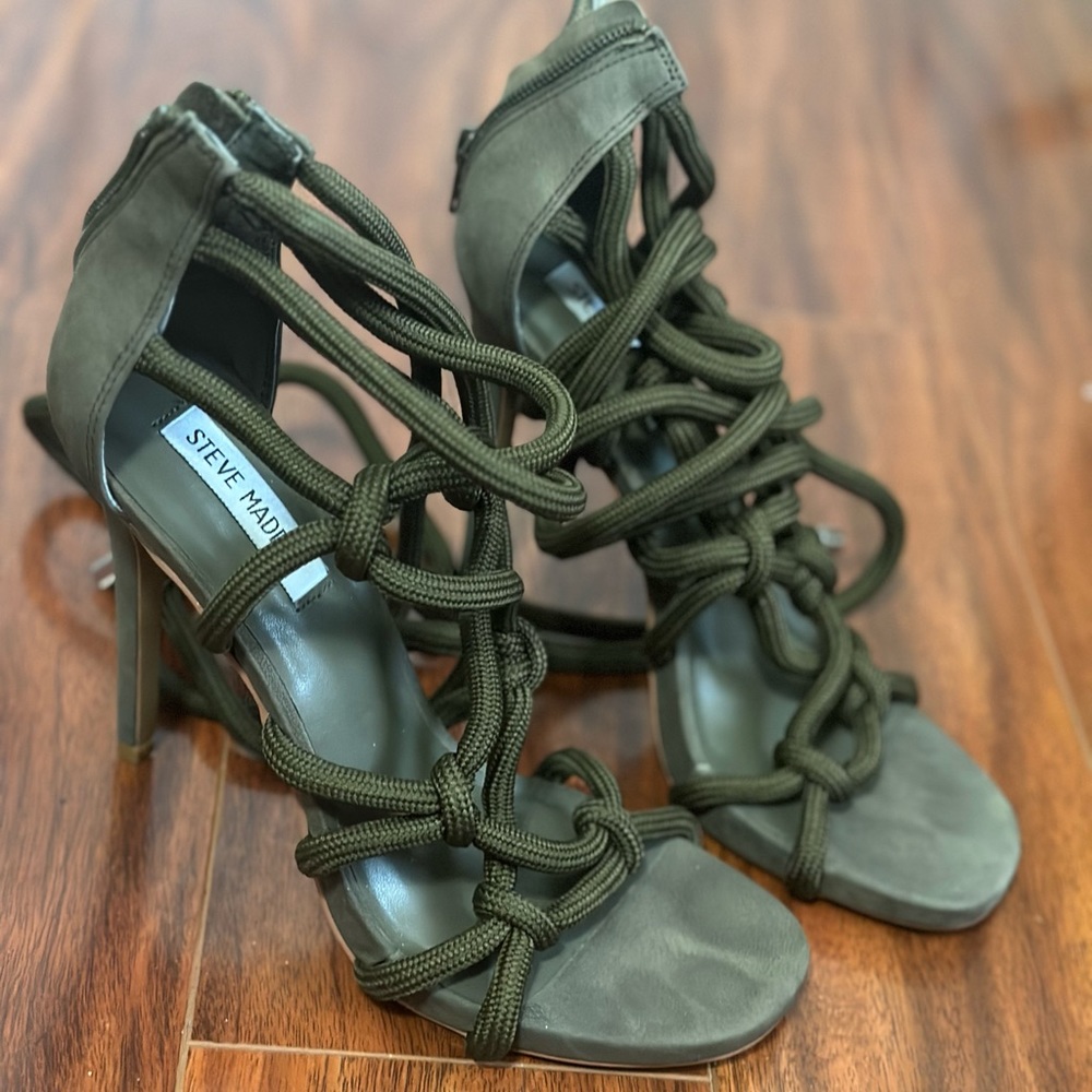 Steve Madden green heel